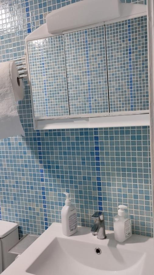 Metro La Salut Quarto em Acomodações Particulares *